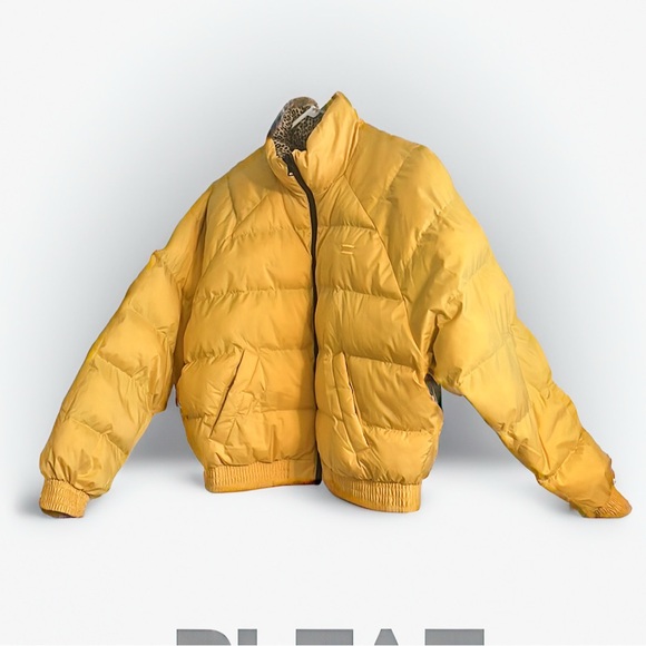 Levi’s Reversible Puffer Jacket yellow on one side - leopard and Black on other - Picture 2 of 13